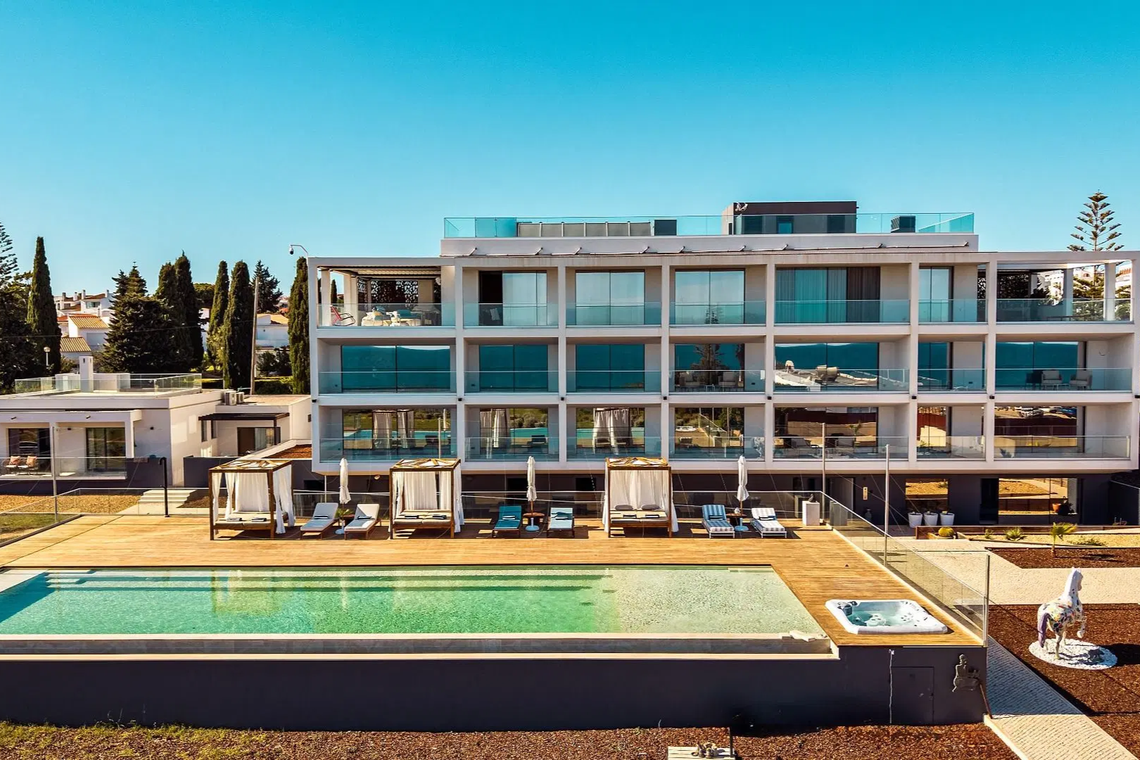 Diamante Azul Luxury Algarve oceanfront apartment with swimming pool and sea views